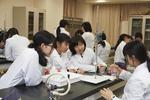 武蔵野女子学院高等学校が8月3日に夏休み特別企画「武蔵野大学薬学部・見学ツアー」を開催