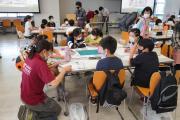 ものつくり大学の学生に教わっている様子.JPG