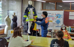 相模女子大学×相模原市消防局　デザイン防火衣を作成した生活デザイン学科の学生へ消防協力表彰・授与式が行われます。