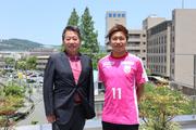 元Jリーガー村田和哉さん学校法人藍野大学を表敬訪問.JPG