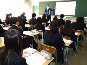医療創生大学看護学部の教員が福島県立いわき湯本高等学校で通年授業を実施 ― スペシャリストコース〈看護医療系〉の生徒に看護師としての経験や知識を生かした授業を提供