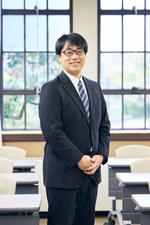 神戸女学院大学の上泰教授が7月4日に小野市教育委員会と連携した小学生向けプログラミング学習を開講 ― 各小学校をオンラインで結び大規模一斉授業を実施