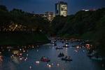 【産学連携×地域活性化】神田外語学院の学生が千代田区の夏の風物詩イベント「皇居千鳥ヶ淵 灯ろう流し」で訪日外国人観光客をおもてなし～産学連携でインバウンド対応～