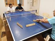 卓球バレーの練習をする学生.jpg