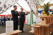 02_小口理事長、久光学長の玉串奉奠.jpg