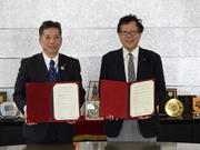 根岸幸司所長（左）と藤野陽三学長.JPG