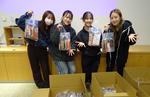 経済的困難下にあるひとり親世帯の女性に化粧品を寄贈する「コスメバンクプロジェクト」に武庫川女子大学と附属高校の学生と生徒が参加しました。 