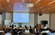 さがみはら・学ぶ楽しみ発見プログラム「みんな集まれ！大学で学ぶ楽しみ発見セミナー」で行われた講義の様子.png