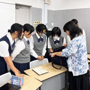 2_跡見学園中学校高等学校様×マザーハウス_スクールバッグプロジェクト_1080x1080.jpg