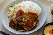 toyo_sakekasu-gakushoku-menu_1-yawaraka-dori-teriyaki.jpg