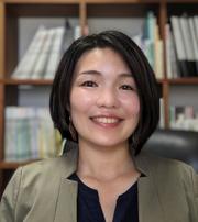 顔写真（学校図書館）吉澤小百合.jpg