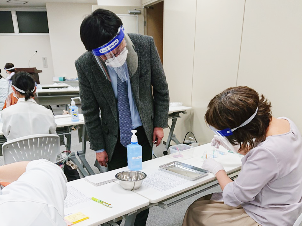 新型コロナウイルスとワクチンの知識・調製方法　東京薬科大学教員が現役薬剤師へレクチャー～新型コロナウイルス感染拡大防止に向けた、八王子薬剤師会と東京薬科大学の地域貢献活動～