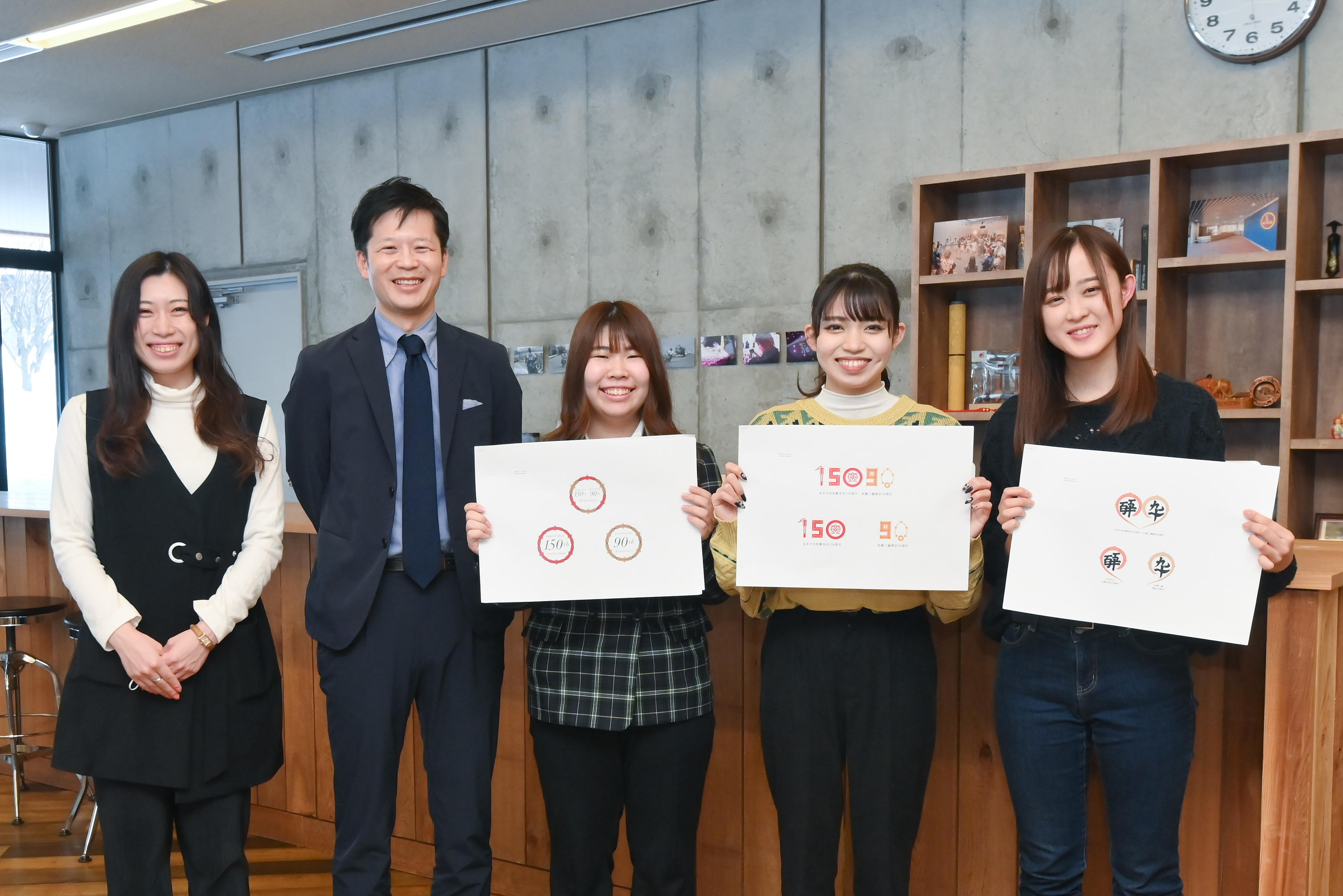 札幌大学ウレシパクラブが(株)札幌丸井三越と共同で周年ロゴを制作
