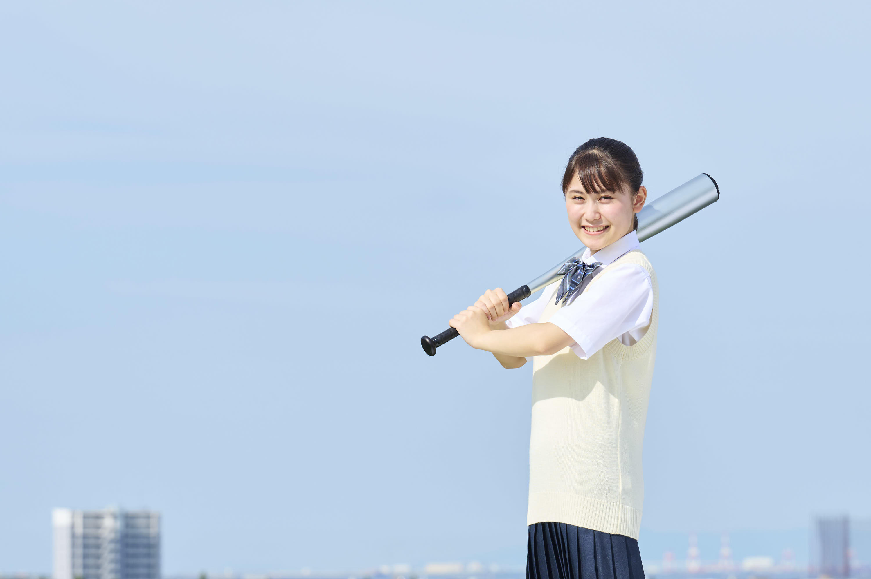 女子高校野球史上初めての「夏の甲子園」が実現。武庫川女子大学は女性活躍を推進する女子総合大学としてこの歴史的な一歩を応援しています。