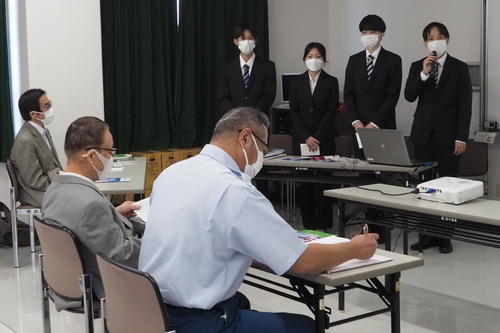 経営学科 公共政策コースの学生が摂津市と官学連携で企画した「自転車ヘルメットすすめ隊」の内容が『広報せっつ 10月号』に掲載～10/2には摂津市長への報告会を実施～