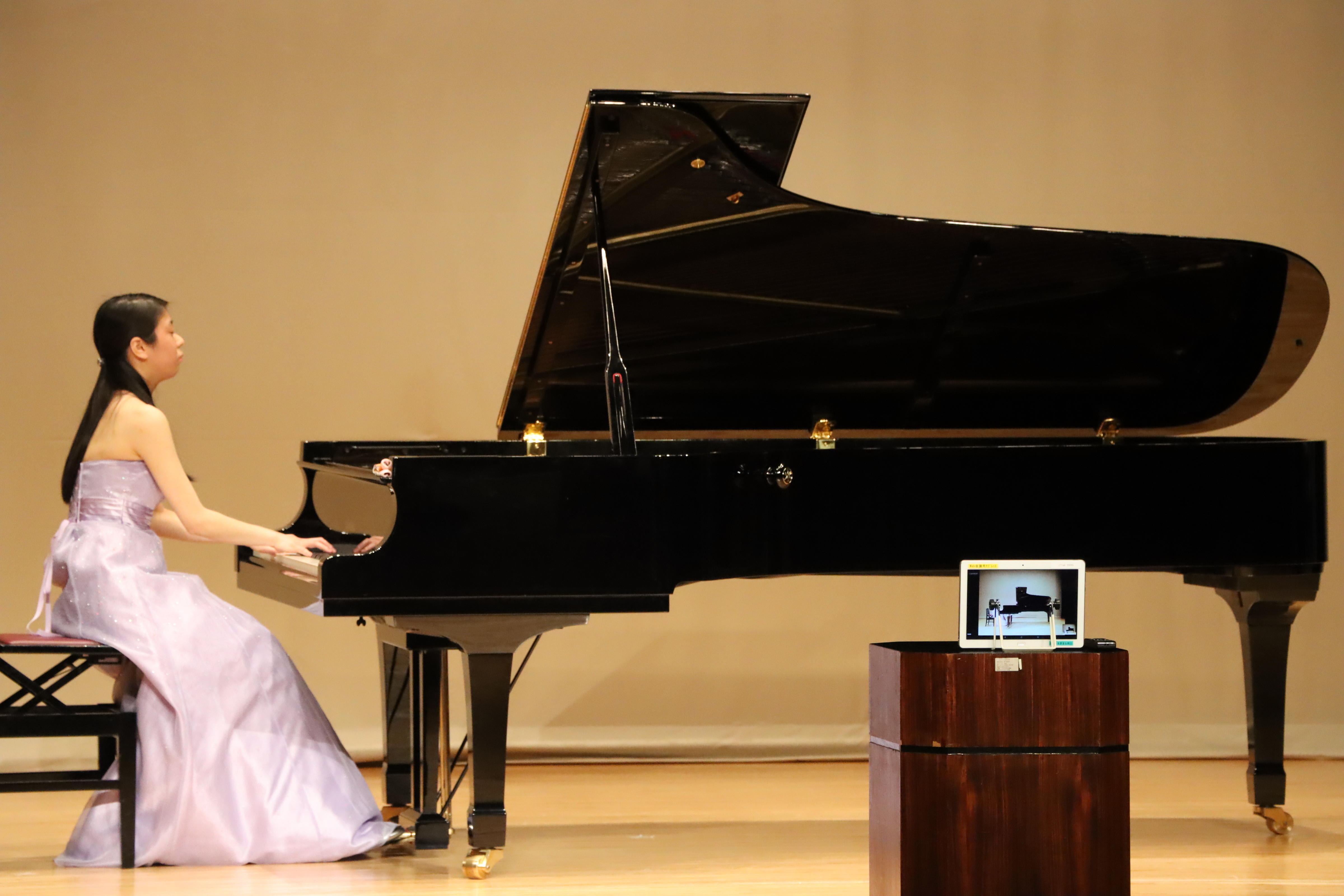 聖徳大学音楽学部の学生が松戸市主催「認知症の人向け癒やしの音楽会」でピアノを演奏 -- オンラインで安らぎのひとときを提供