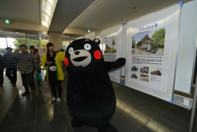 北里祭に『くまモン』が出張、熊本地震復興を呼び掛け