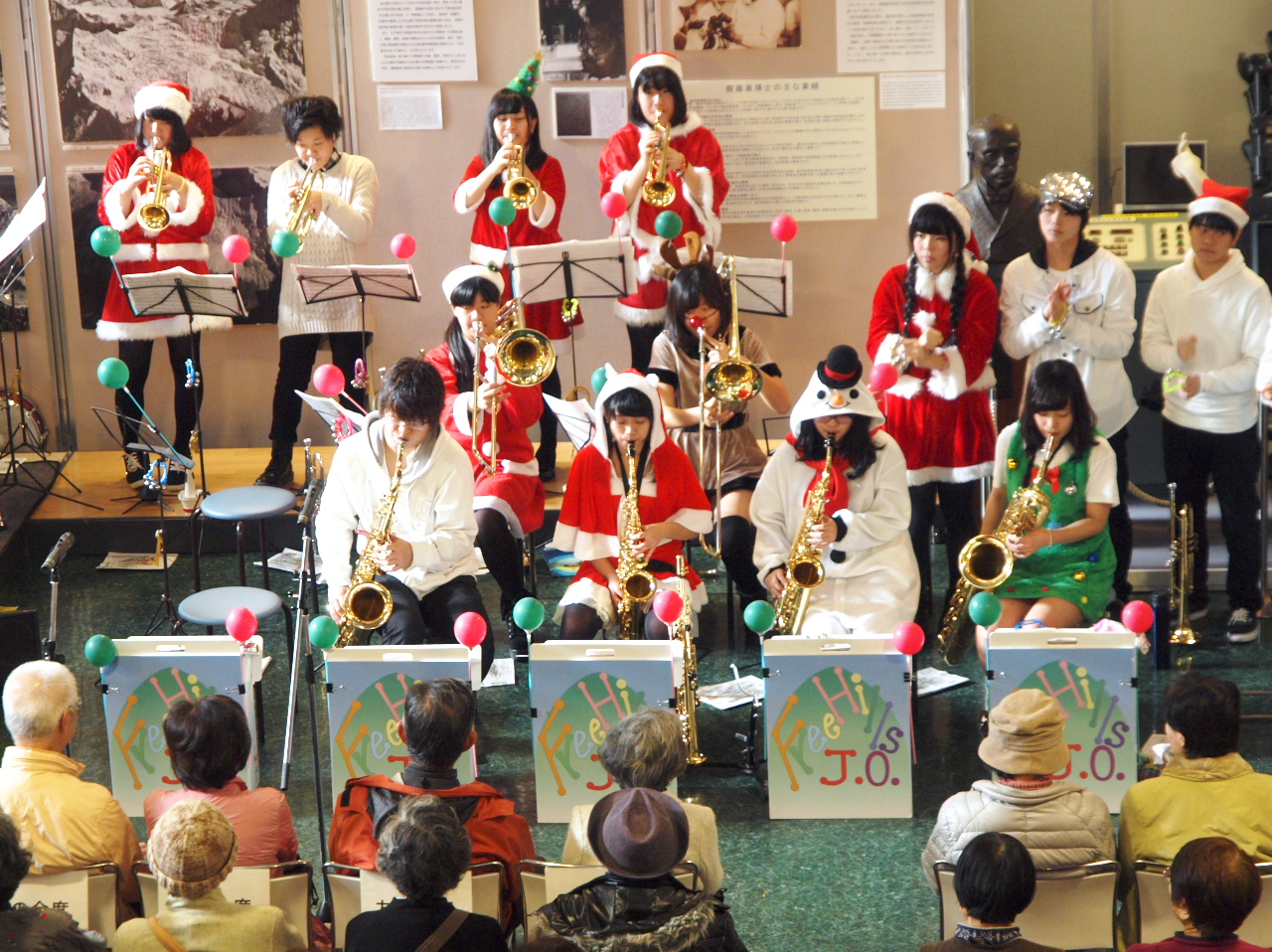 名古屋大学博物館コンサート -- ホンモノ標本に囲まれた中で、ホンモノの音色を聞く --