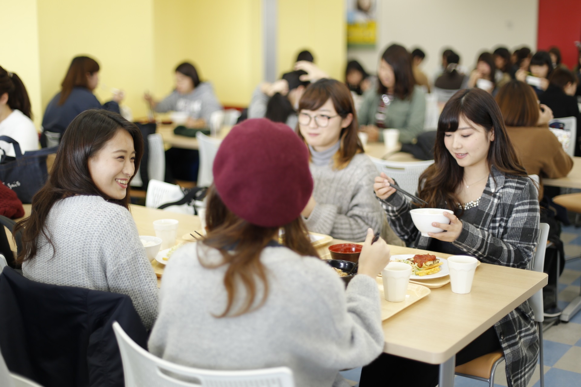 白鴎大学が4月10～28日まで18年目となる「朝食無料サービス」を実施 -- 新入生らの規則正しい生活をサポート