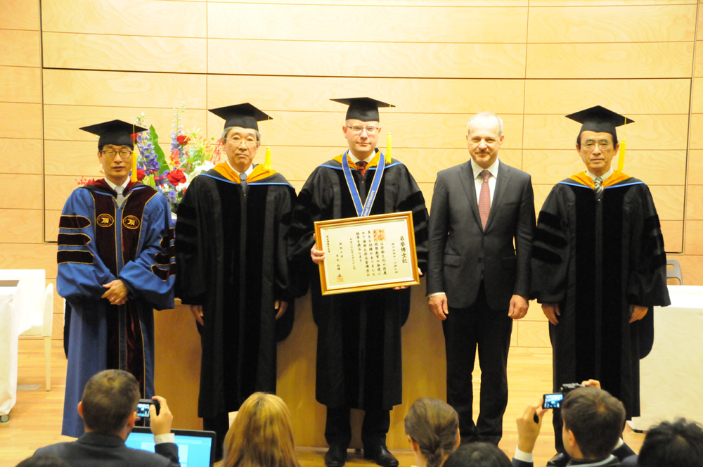城西大学がチェコのボフスラフ・ソボトカ首相に名誉博士号を授与 -- 日本とチェコの学生交流を推進