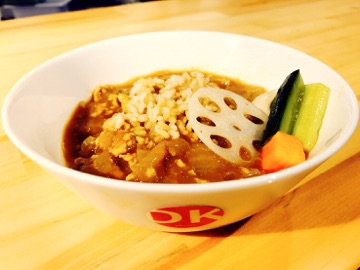金沢工業大学「DK art cafeプロジェクト」が企業と共同で「とり野菜みそカレー」を開発 -- 地元発酵食材の定番調味料を使用した新商品の世界販売を目指す