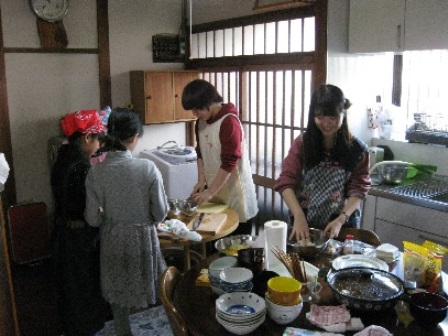 子ども食堂などの地域連携・貢献プロジェクトや「子育てのつどい はぐみぃ」などを通じ、地域の子育てを幅広く支援 -- 大妻女子大学