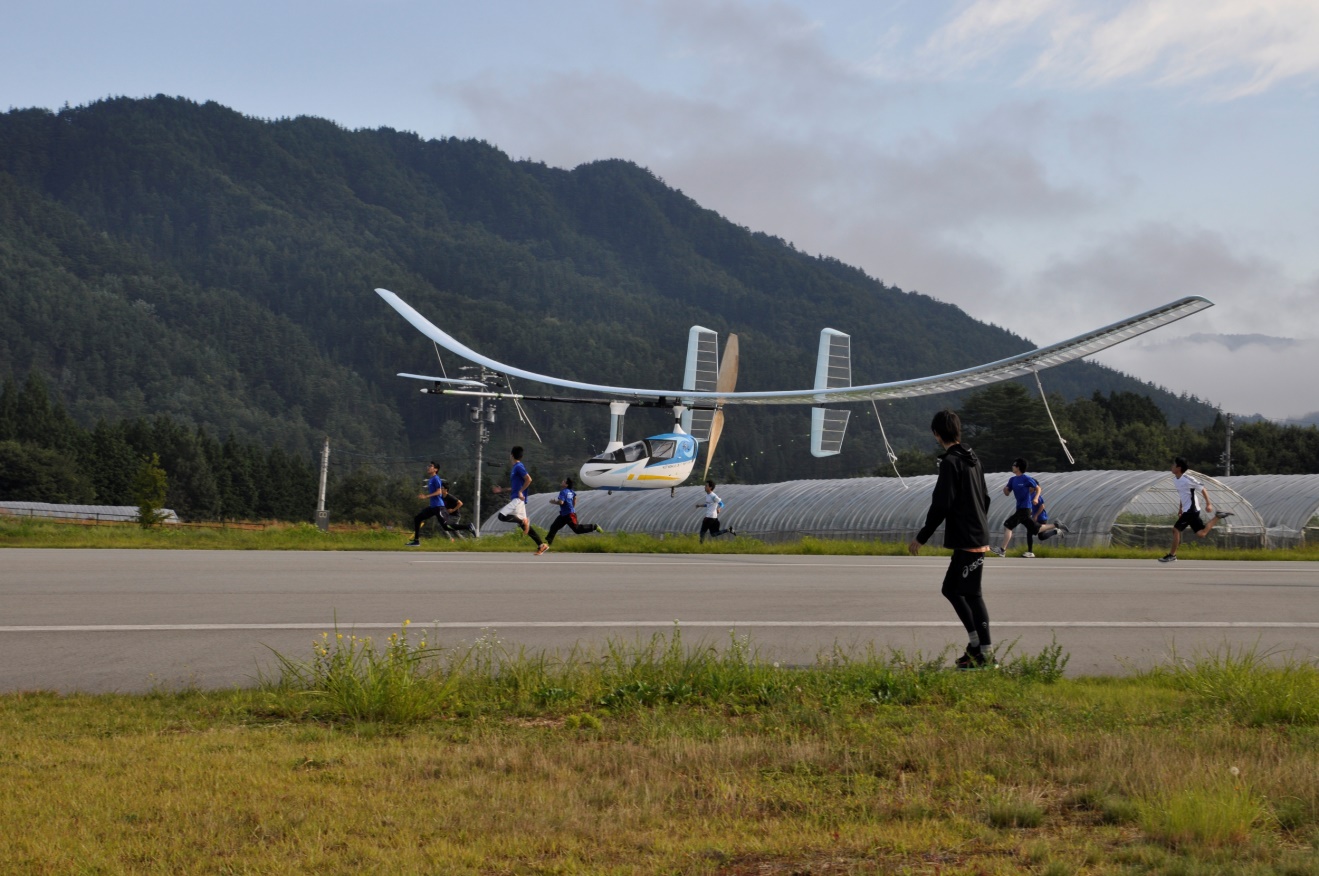 金沢工業大学「夢考房人力飛行機プロジェクト」が穴水湾初飛行に挑戦 -- 翼幅31mの巨大な人力飛行機が穴水湾を飛ぶ