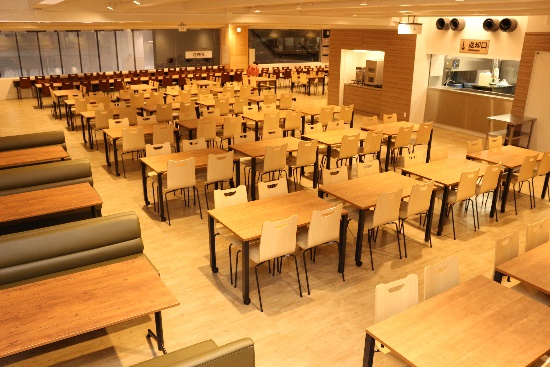 中央大学多摩キャンパス「ヒルトップ’78」の食堂『芭巣亭（ばすてい）』がリニューアルオープン -- ソファ席を設けくつろぎの空間を創出