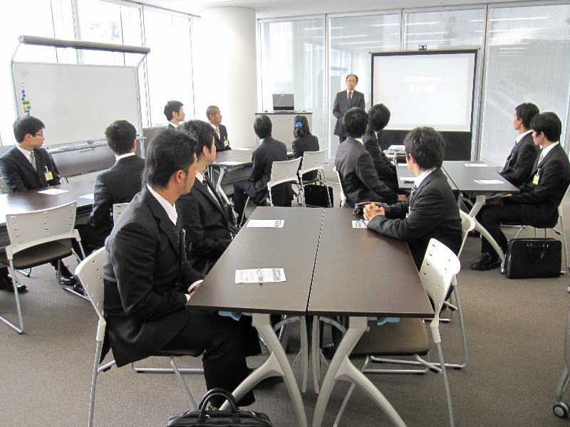 一人ひとりの再就活を支援――龍谷大学が卒業生就職支援プログラムを大阪梅田キャンパスにて実施