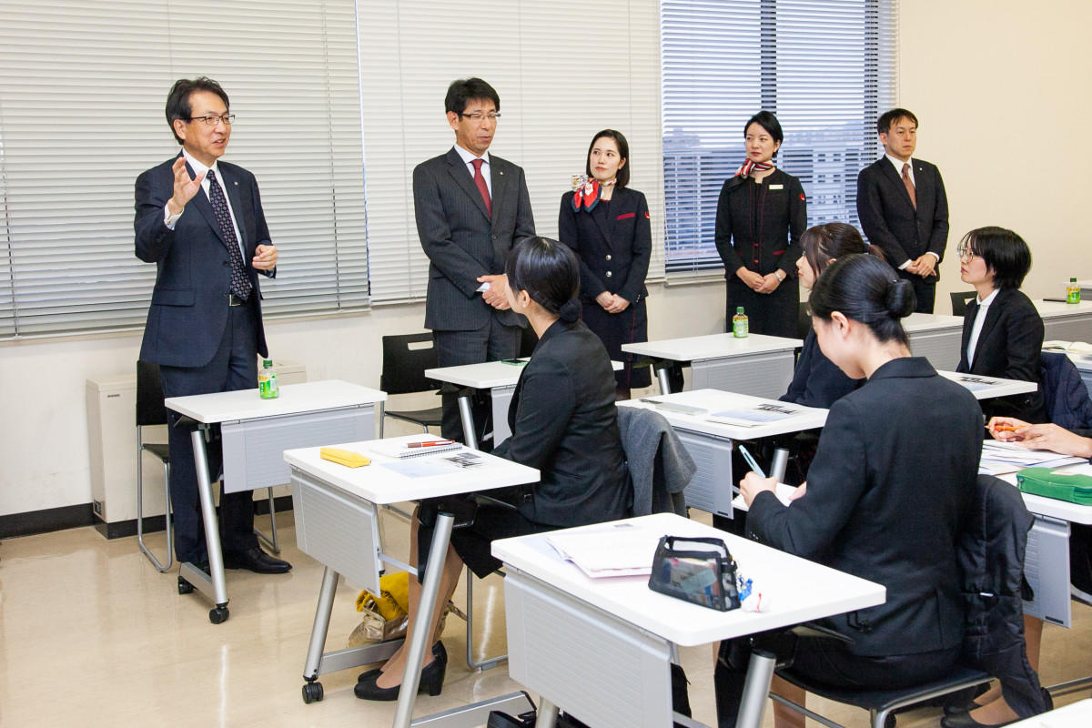 株式会社ジェイエア様・株式会社JALスカイ九州様による航空業界に関する特別講義を開催！--福岡女学院大学・福岡女学院大学短期大学部