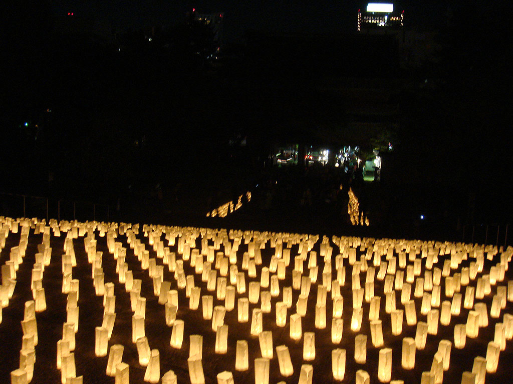 多摩大学村山貞幸ゼミの「日本大好きプロジェクト」が、東京ミッドタウン開催の「和紙キャンドル・ガーデン」に企画・運営担当として協力
