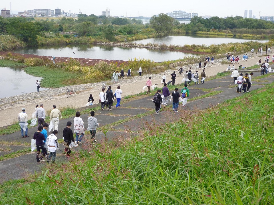 地域のみんなで淀川・城北ワンドの環境を守ろう――大阪工業大学が「淀川クリーンキャンペーン」を実施