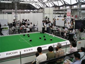 東邦大学理学部が公開講座「ロボットを用いたサッカー競技　RoboCup　～人間に勝つロボットチームを目指して～」を開催