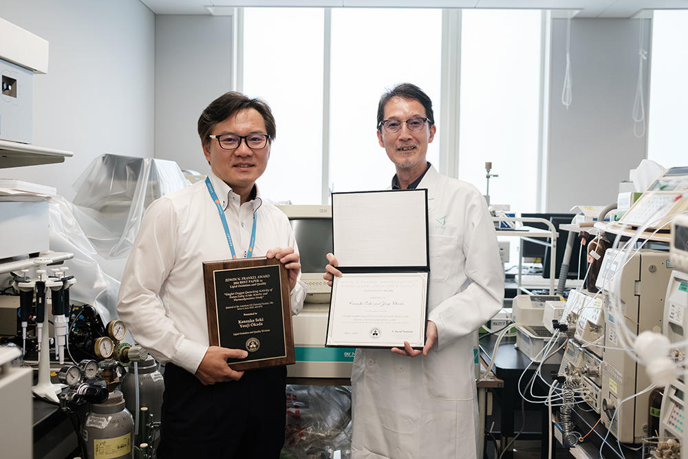 関健介准教授と岡田洋二教授がアメリカ油化学会からEdwin N. Frankel Awardを受賞しました