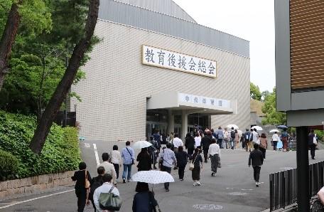 ◆関西大学で全国最大規模の父母の会！「父母の一日大学」◆18日に教育後援会総会＆学部別教育懇談会～わが子の母校はわが母校！大学と家庭の心のかけはし～【日時】5月18日（日）10：00～17：00【場所】千里山キャンパス各所
