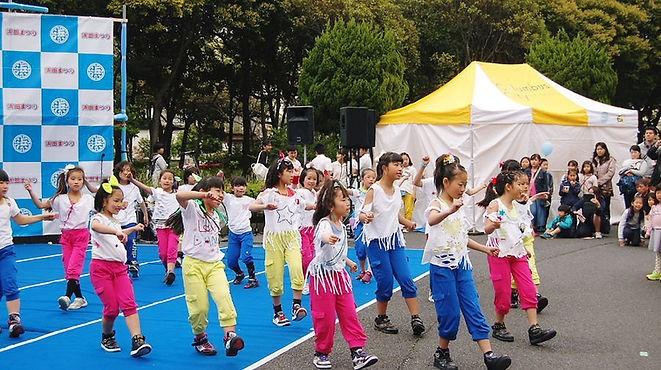 神田外語大学の学生団体が学園祭を目指して地域連携やクラウドファンディング　～地域の子どもたちとコラボダンス披露／野外映画祭の開催～