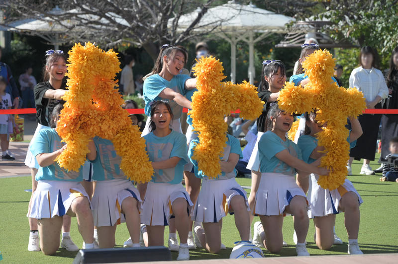 甲南女子大学、甲南女子中学校・高等学校コラボイベント「秋のアートフェスティバル」が阪急西宮ガーデンズにて開催されました