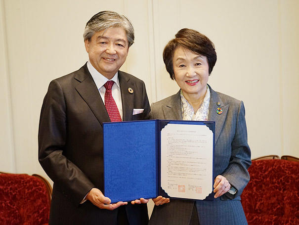 神奈川大学（学長：兼子良夫）と横浜市が包括連携協定を締結しました