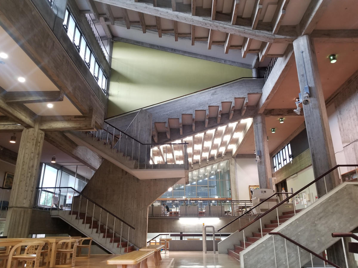 金沢工業大学本館（現・1号館）が建築物としての歴史的価値が評価され「日本におけるモダン・ムーブメントの建築226選」に選定。DOCOMOMO Japan選定建築物選定プレート贈呈式を開催。