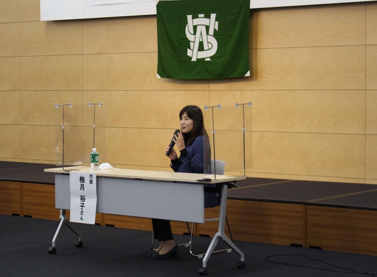 【西南学院大学】柚月裕子さん「読書教養講座」を開催しました