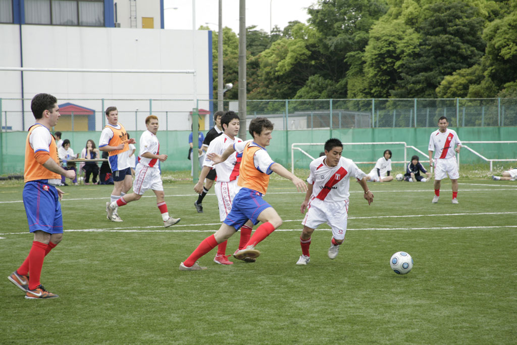 神田外語大学が５月２１日に「第８回ＫＵＩＳ杯　国際親善サッカー大会＆東北支援チャリティプロジェクト」を開催