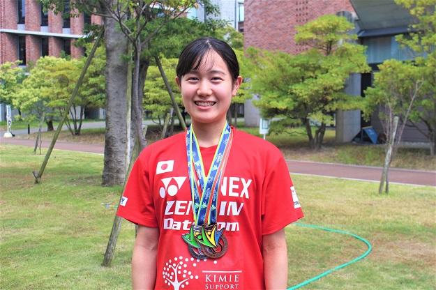 【西南学院大学】デフバドミントン日本代表・鎌田真衣さん（人・社福3年）が世界大会で2つのメダルを獲得！