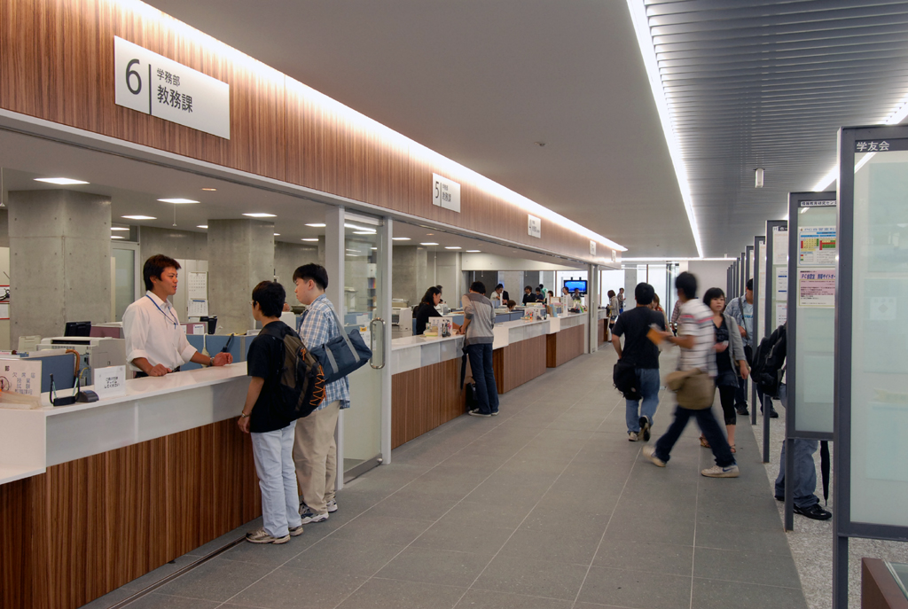 ４万坪キャンパスのフロント「学生サービス棟」完成──神奈川工科大学