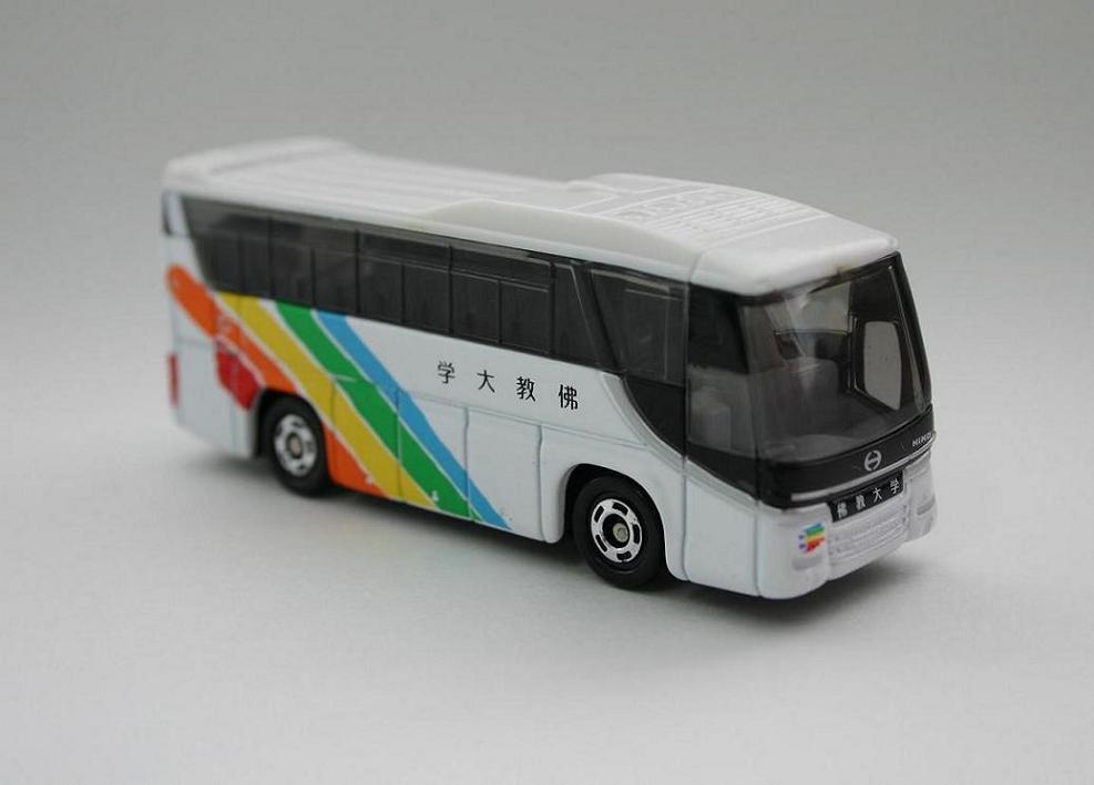 佛教大学が「スクールバス」をモデルとした特注ミニカーを販売――実在する大学スクールバスとしては初のトミカ