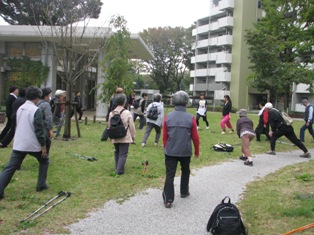 学生らが高齢者の生活機能向上と居場所づくりに貢献――実践女子学園が日野市多摩平の森自治会との協力で「元気な街づくり事業」に取り組む