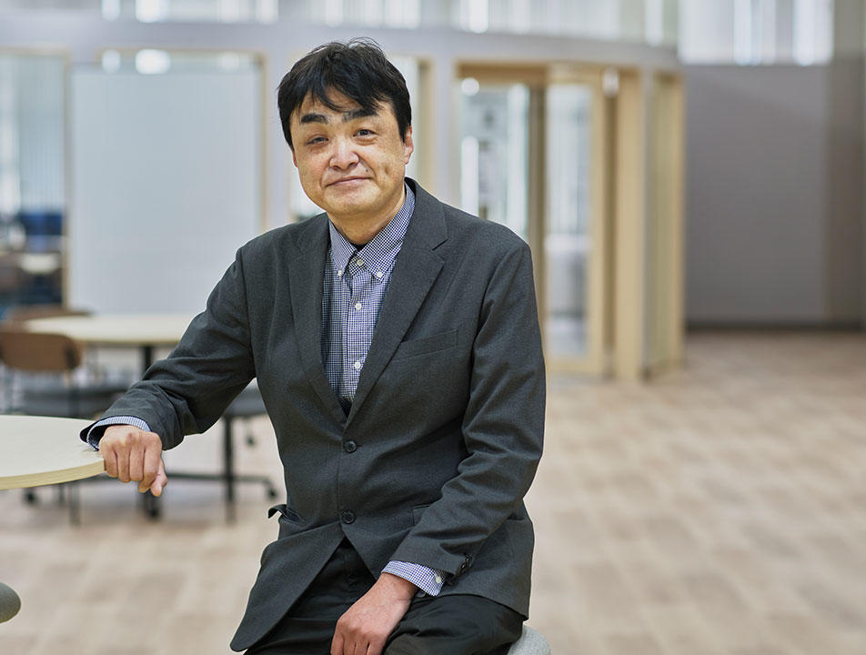 江戸川大学マスコミ学科の西条昇教授が5月3日放送のNHKラジオ第1『エノケンからドリフターズ！ 昭和を飾った歌と笑いの喜劇人たち！』に出演