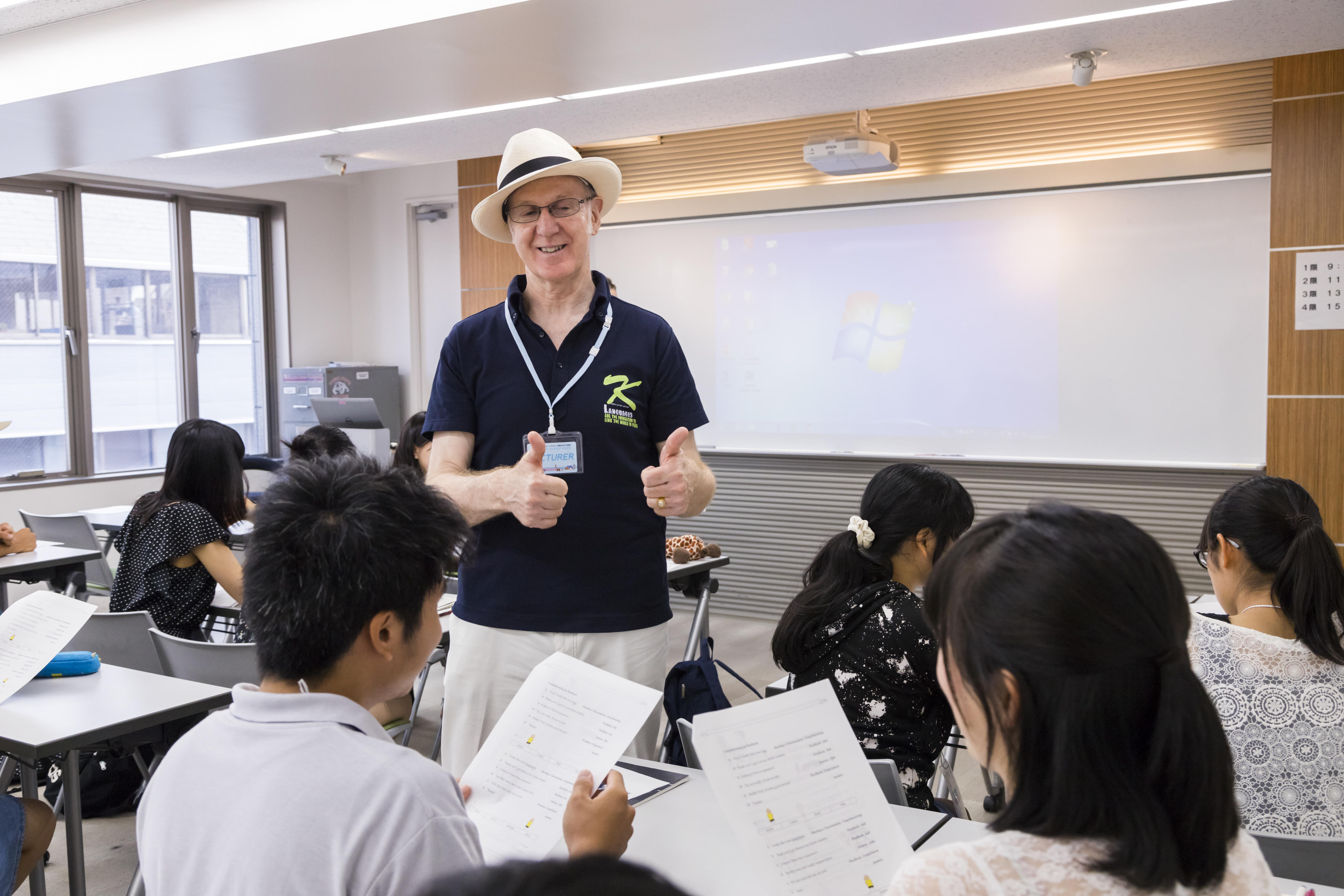 神田外語グループは高大接続の一環として岩手県立釜石高等学校で国際交流セミナーを開催 -- ラグビーワールドカップを通しての国際交流や外国人講師による英会話授業などを開講します