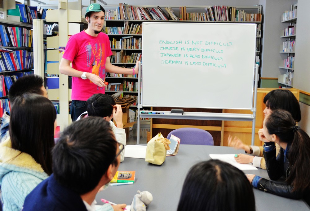 札幌大学で学ぶ留学生が語学学習をサポート――学生同士の会話で生きた外国語を学ぶ「語学サポート」プログラムを開始