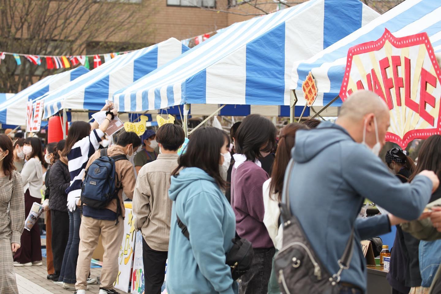 神田外語大学が学園祭「第37回浜風祭」を開催　～世界各国の料理やスイーツ、芸能人のパフォーマンスなど～