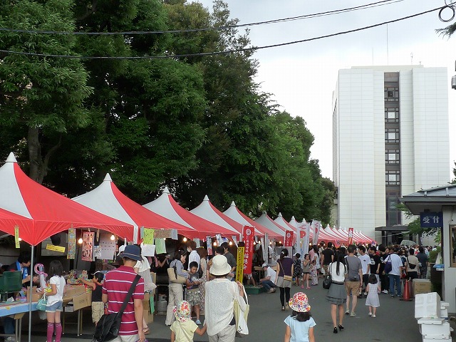 開校130周年を迎える駒澤大学が7月29日、「駒沢ふれあい広場　夏まつり」を開催――第10回目となる今年のテーマは昨年に続き「東日本大震災復興支援」